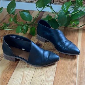 Universal Threads - Flats